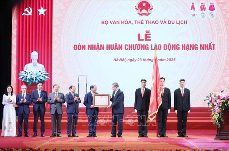 Tổng Bí thư Tô Lâm: Văn hóa phải đi trước một bước, bồi đắp bản lĩnh, củng cố niềm tin, hình thành năng lực mềm quốc gia