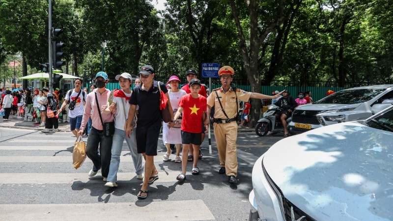 Hà Nội cấm, tạm cấm đường từ 12 giờ ngày 27/8 phục vụ sơ duyệt A80