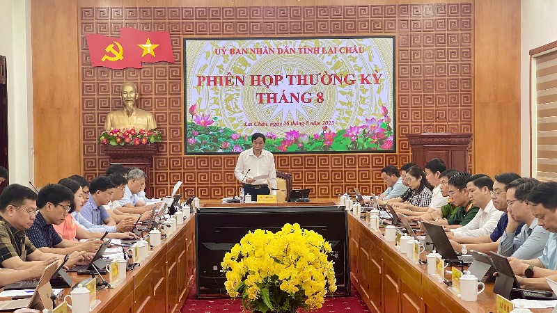 UBND tỉnh: Phiên họp thường kỳ tháng 8