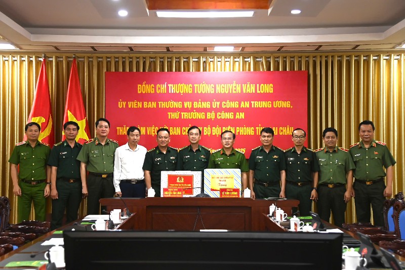 Thứ trưởng Bộ Công an thăm, làm việc tại Ban Chỉ huy Bộ đội Biên phòng tỉnh Lai Châu