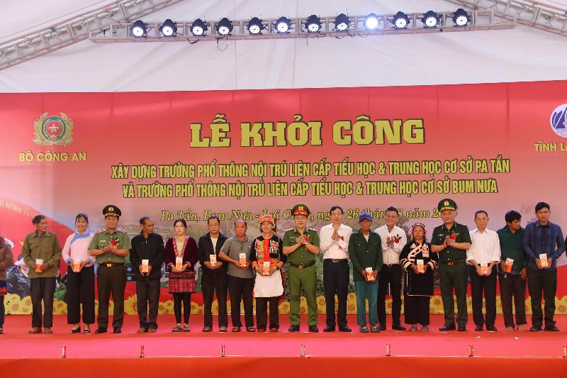 Khởi công xây dựng Trường Phổ thông nội trú Tiểu học và THCS Pa Tần, Bum Nưa