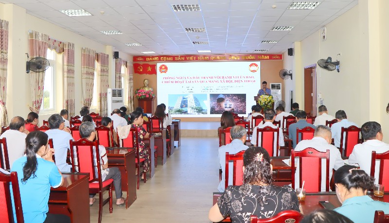 Lấy ý kiến đóng góp vào dự thảo các văn kiện Đại hội đại biểu toàn quốc lần thứ XIV của Đảng