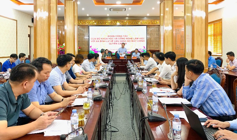 Đoàn công tác Bộ Khoa học và Công nghệ làm việc với xã Bình Lư