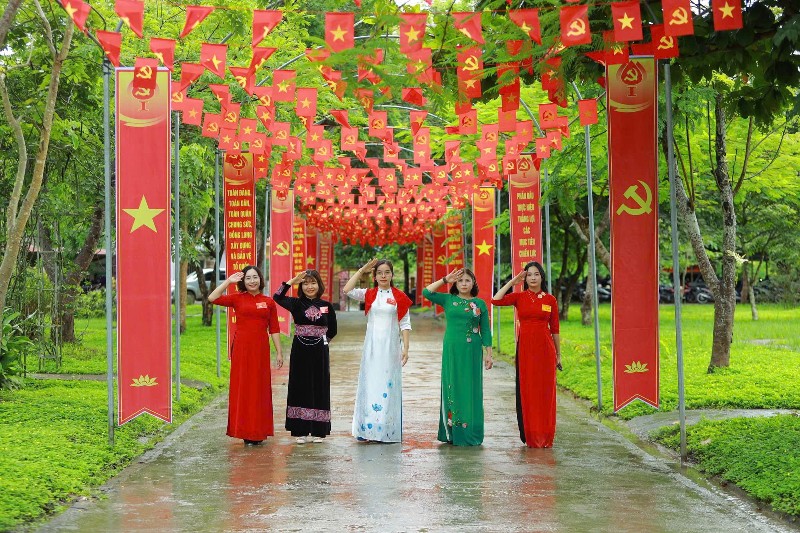 Khắc ghi lịch sử Bước tiếp tương lai