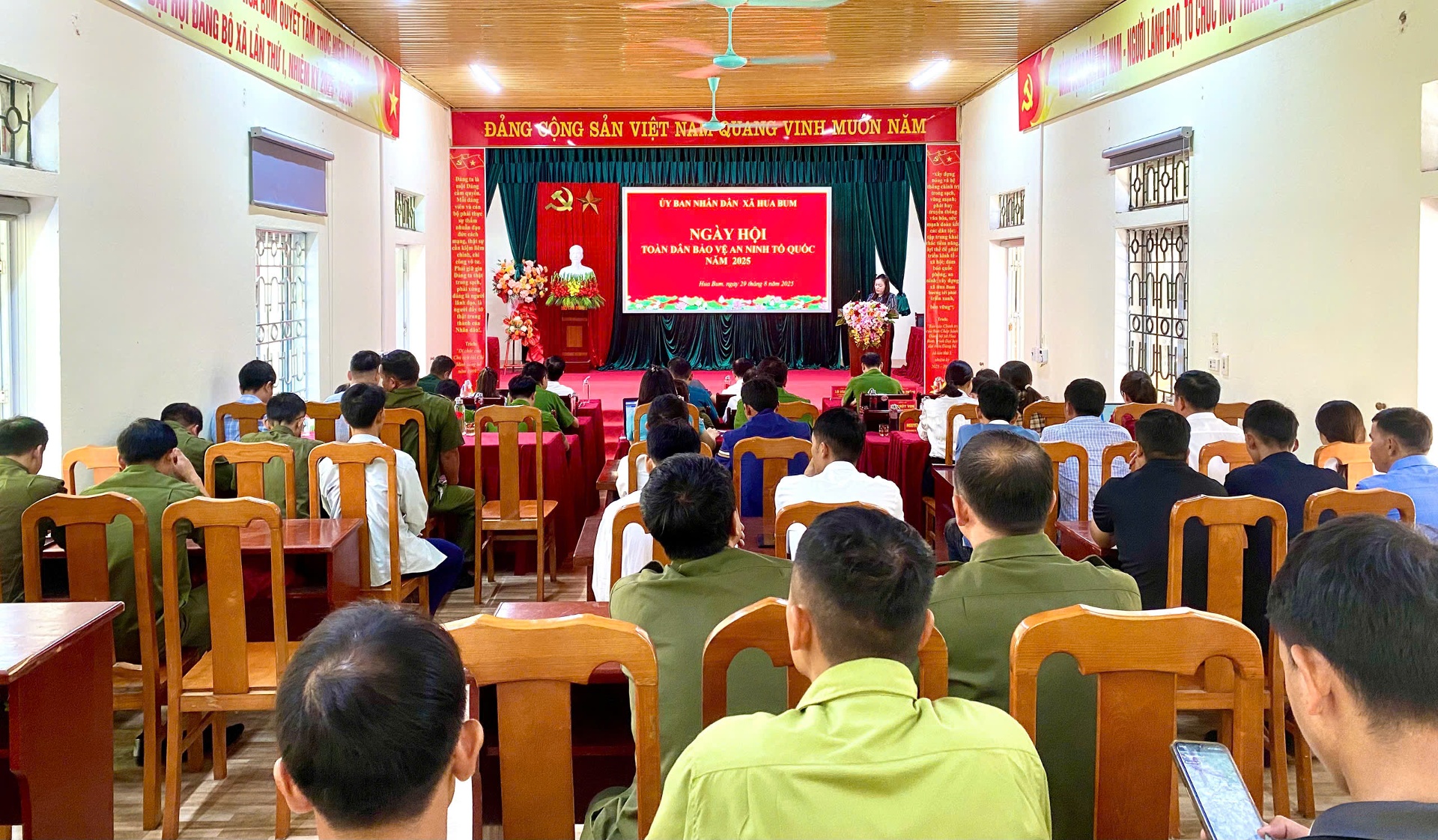 Quang cảnh ngày hội.