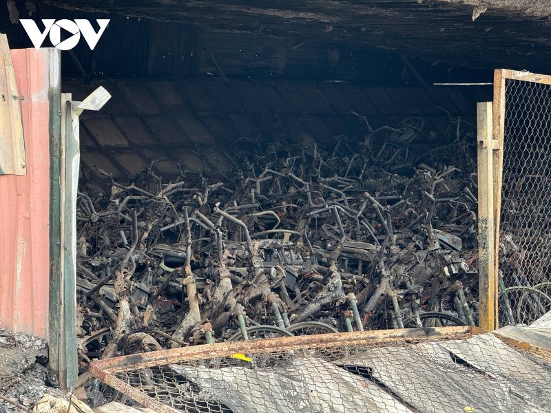 Cháy bãi xe ở cầu Vĩnh Tuy: Chủ phương tiện có được bồi thường?