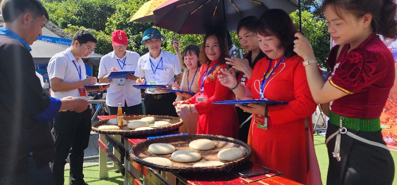 Sôi nổi Hội thi giã bánh giầy