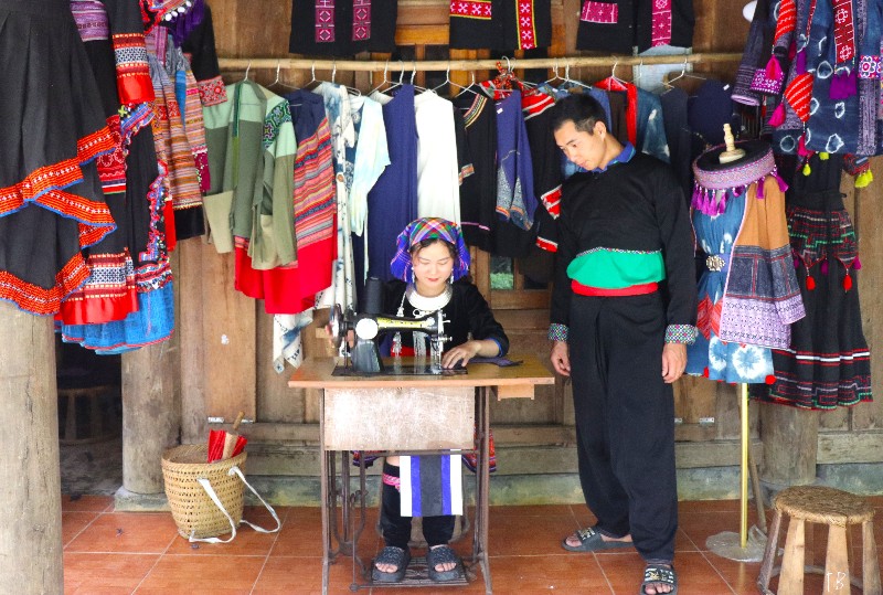 Nói trước, làm trước để dân bản noi theo