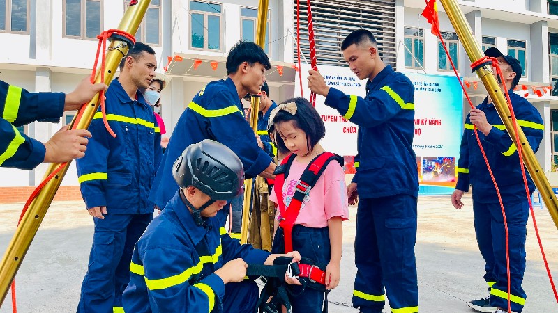 Tuyên truyền, trải nghiệm, thực hành chữa cháy và cứu nạn cứu hộ