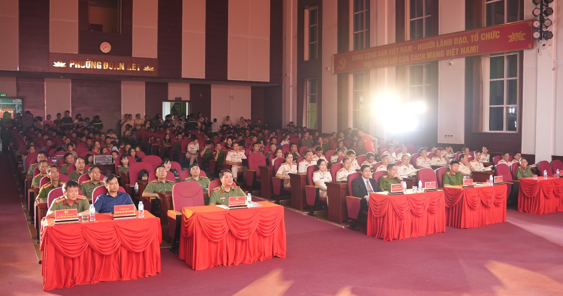 Các đại biểu dự Hội diễn.