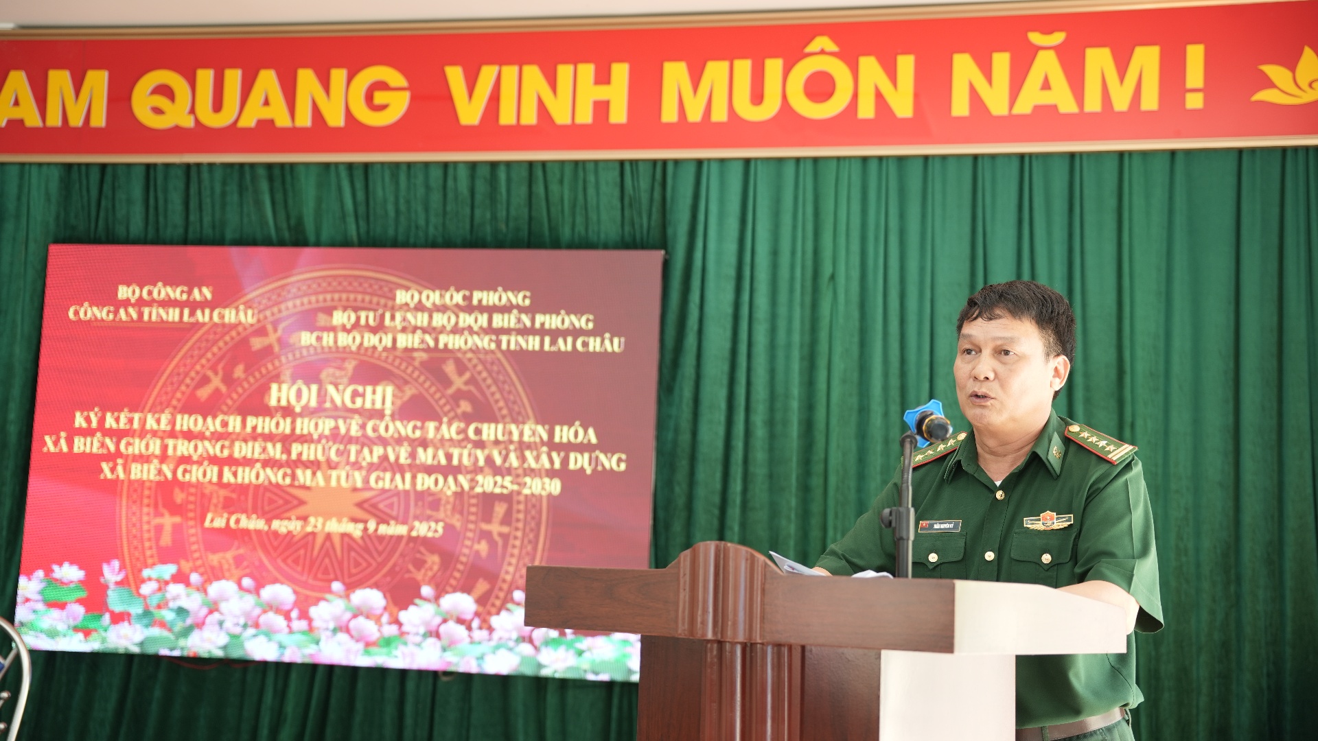 Đồng chí Đại tá Trần Nguyên Kỷ - Phó Chỉ huy trưởng Ban Chỉ huy Bộ đội Biên phòng tỉnh phát biểu chỉ đạo tại Hội nghị 