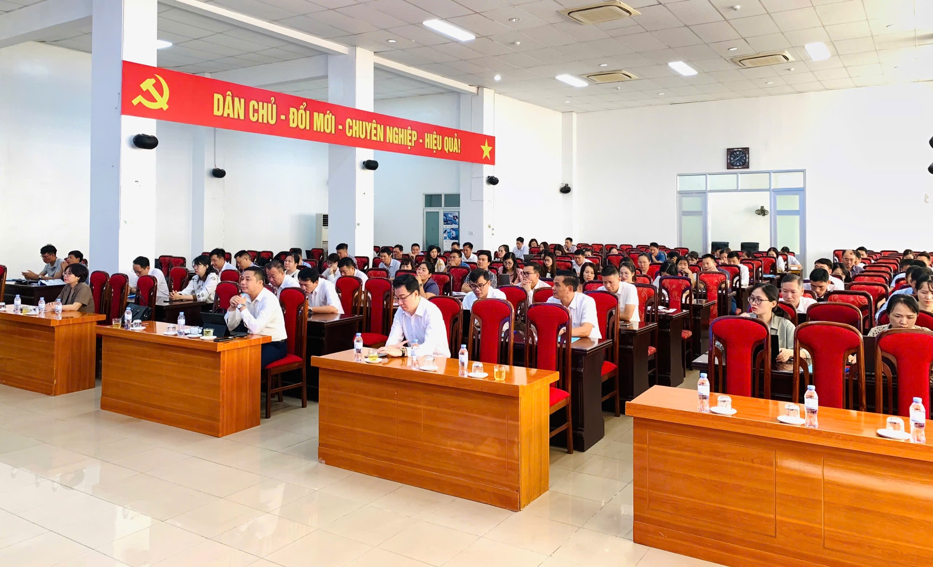 Học viên tiếp thu chuyên đề về Cải cách hành chính nhà nước giai đoạn 2021-2030.