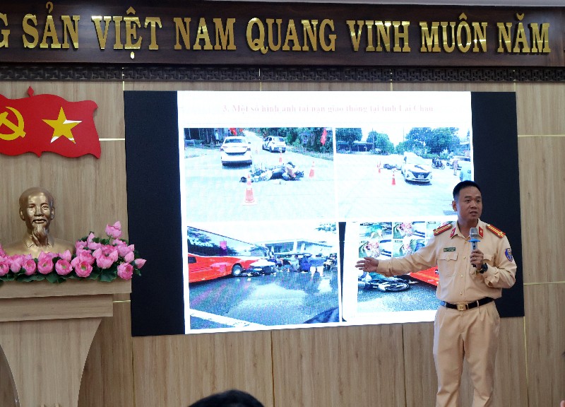 Tuyên truyền Luật Trật tự, an toàn giao thông đường bộ tại xã Bình Lư