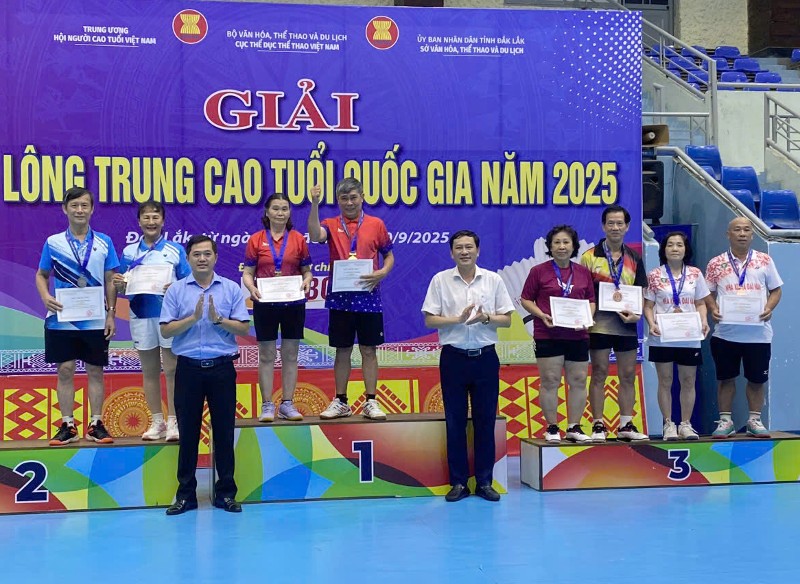 Đoàn Lai Châu giành 1 huy chương vàng, 1 huy chương đồng tại Giải Cầu lông trung cao tuổi Quốc gia năm 2025