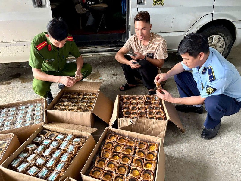 Thu giữ gần 1000 chiếc bánh Trung thu không rõ nguồn gốc