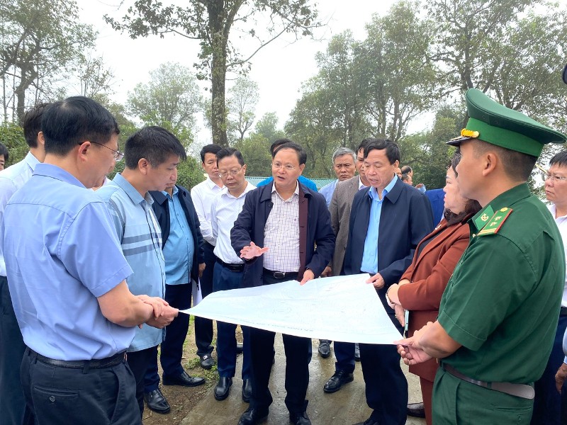 Đoàn công tác của Ban Thường vụ Tỉnh ủy làm việc với Ban Thường vụ Đảng ủy xã Dào San