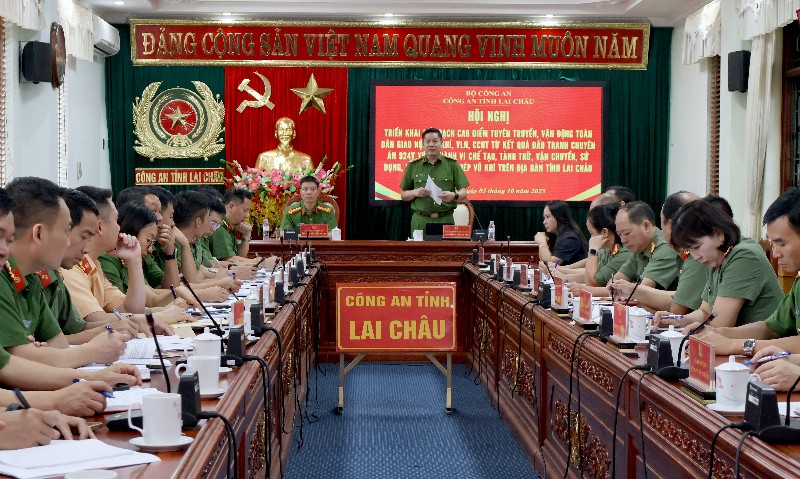 Triển khai kế hoạch cao điểm tuyên truyền, vận động giao nộp vũ khí, vật liệu nổ, công cụ hỗ trợ 