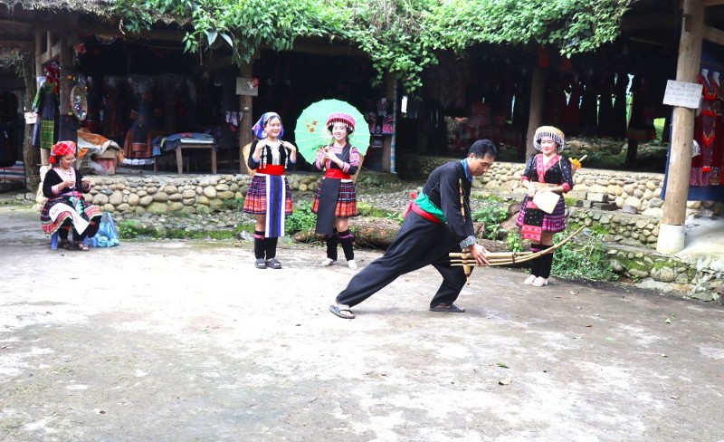 Giữ gìn nét đẹp văn hóa dân tộc Mông