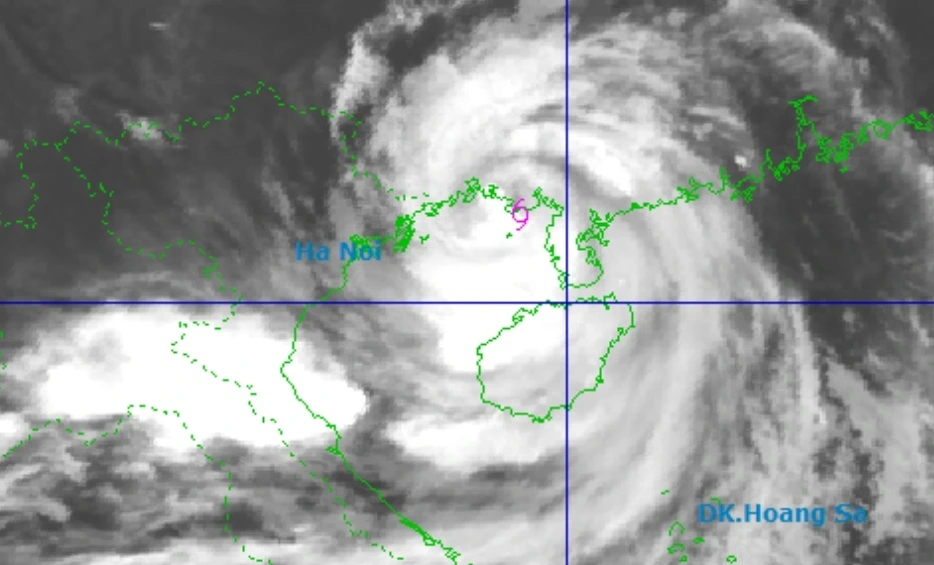 Bão số 11 mạnh cấp 11-12, cách Móng Cái (Quảng Ninh) khoảng 140km