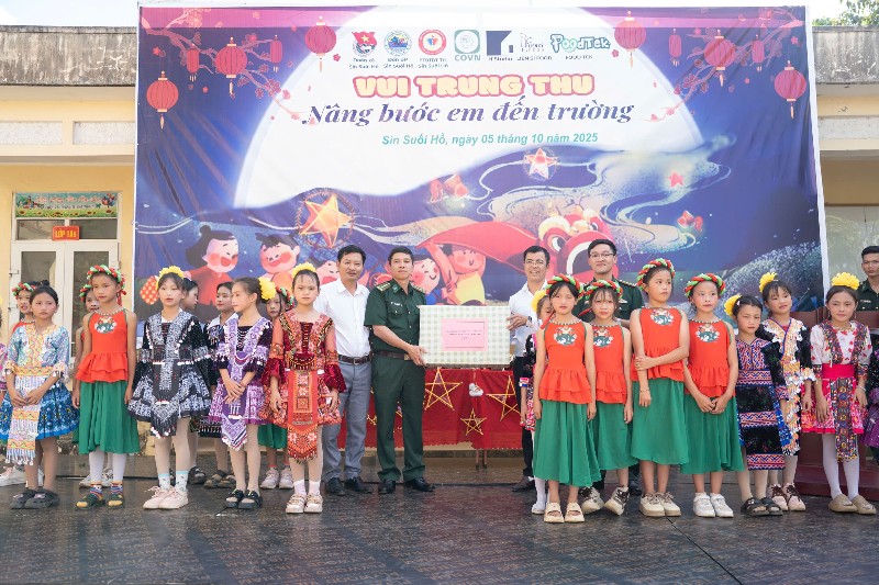 Vui Trung thu - Nâng bước em đến trường