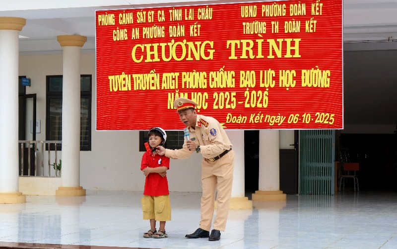 Tuyên truyền pháp luật tại Trường Tiểu học Đoàn Kết