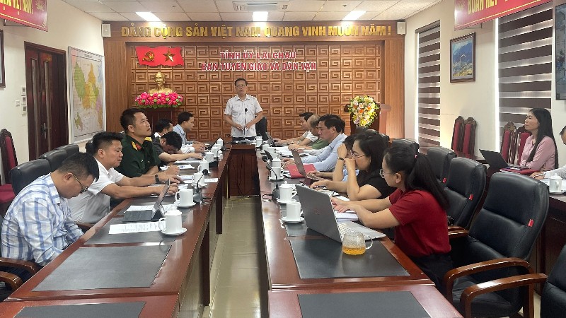 Họp Tổ công tác triển khai phong trào “Bình dân học vụ số”