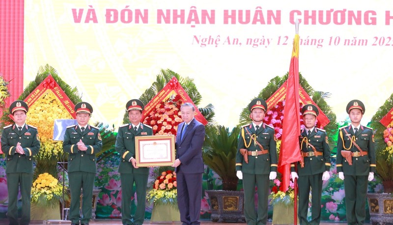Xây dựng lực lượng vũ trang Quân khu 4 cách mạng, chính quy, tinh nhuệ, hiện đại