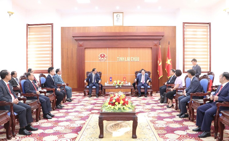 Bí thư Tỉnh ủy Lai Châu Lê Minh Ngân tiếp xã giao Đoàn Đại biểu tỉnh U Đôm Xay (Lào)
