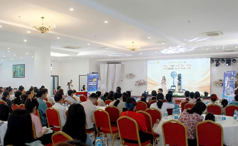 Hành trình 30 năm “Trao gửi bình an”