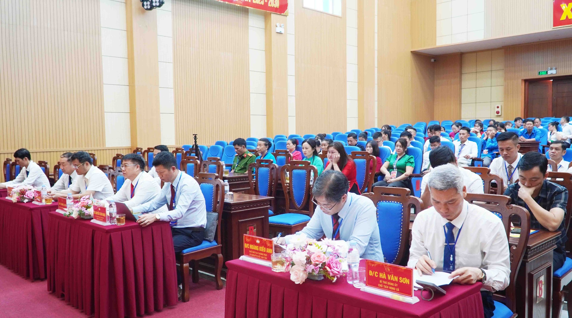 Các đại biểu dự đại hội.