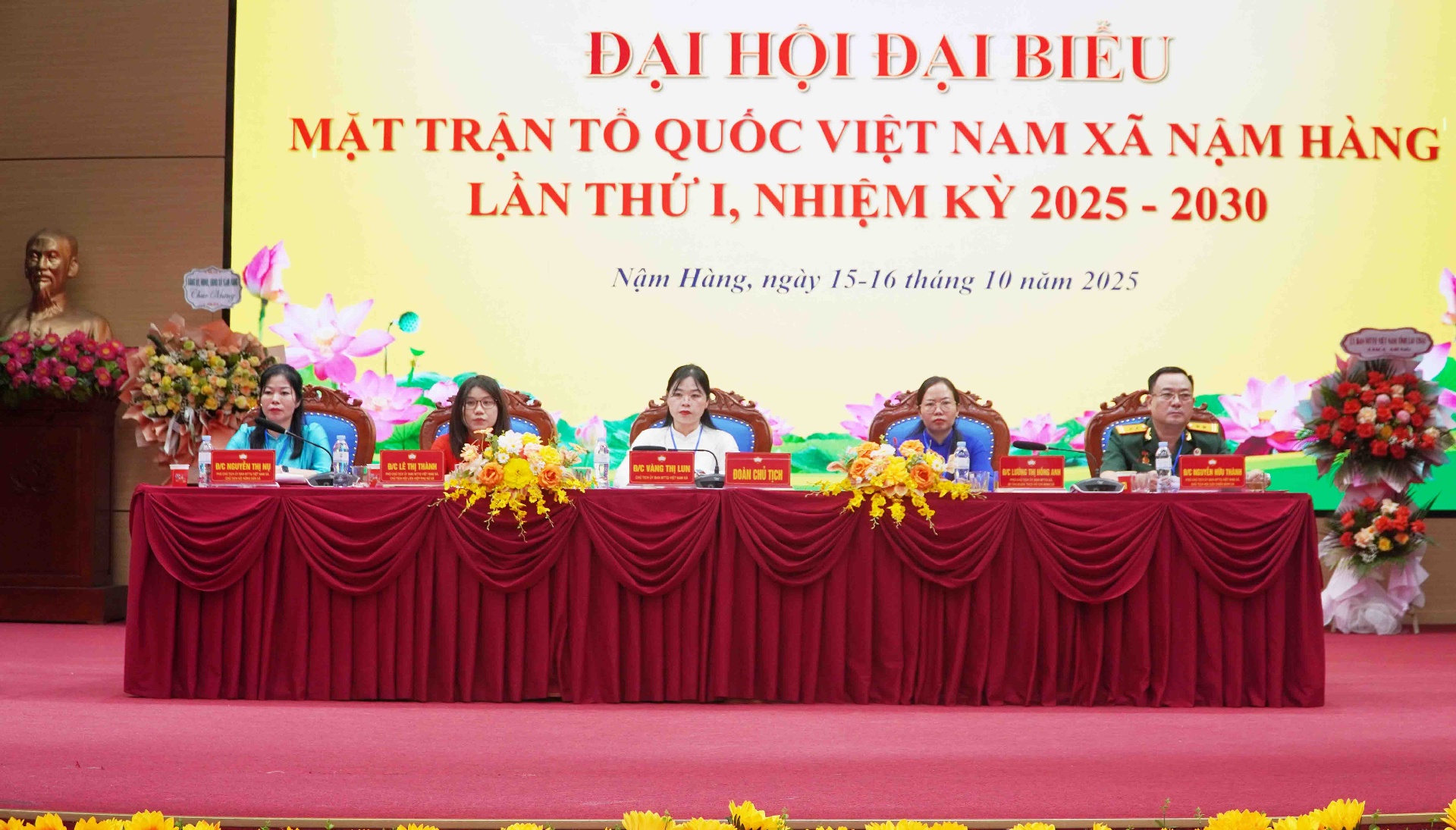 Đoàn chủ tịch Đại hội.