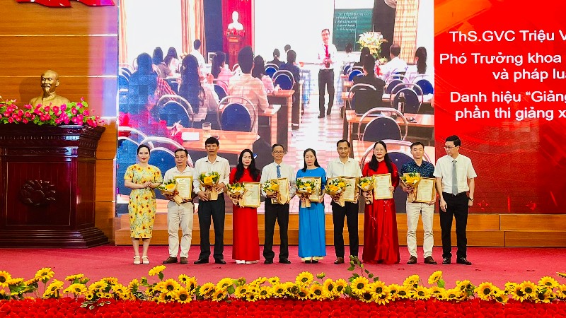 Bế mạc Hội thi giảng viên giỏi và học viên giỏi lý luận chính trị năm 2025