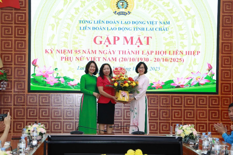 Gặp mặt nhân dịp kỷ niệm 95 năm Ngày thành lập Hội Liên hiệp Phụ nữ Việt Nam (20/10/1930 - 20/10/2025)