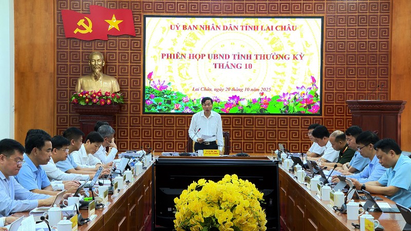 Phiên họp UBND tỉnh thường kỳ tháng 10