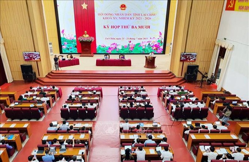 Hỗ trợ cho công chức, viên chức, người lao động làm việc tại Trung tâm phục vụ hành chính công các cấp, Bộ phận Một cửa trên địa bàn tỉnh.