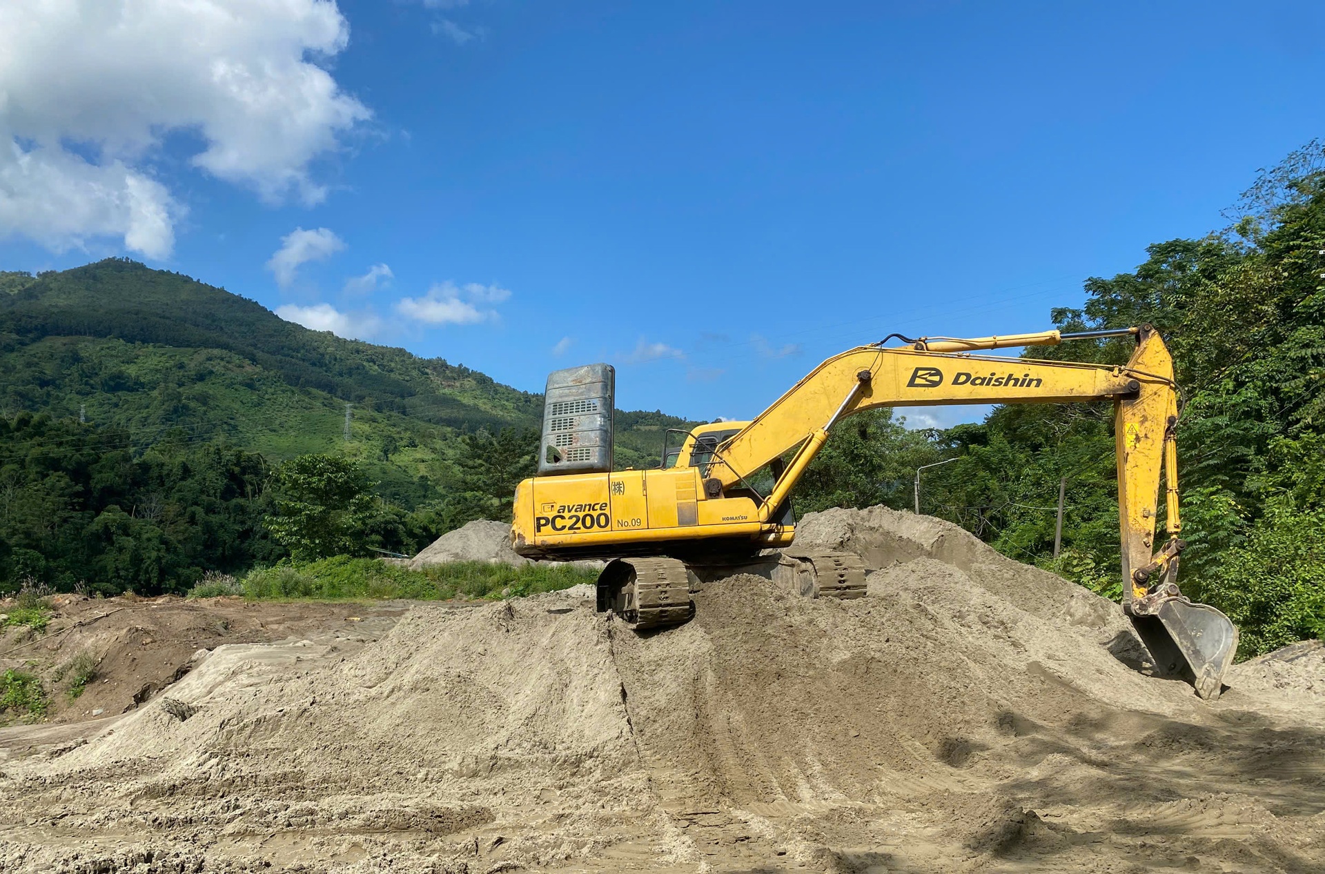 Cát - một trong những vật liệu xây dựng có mức tăng giá cao hiện nay. Cát - một trong những vật liệu xây dựng có mức tăng giá cao hiện nay.