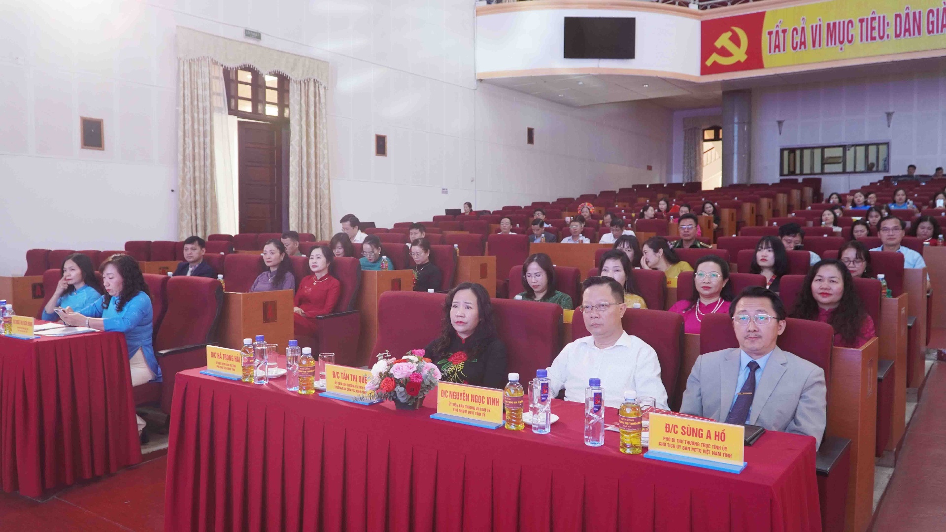 Các đại biểu dự buổi tọa đàm.