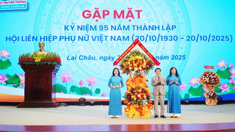 Gặp mặt kỷ niệm 95 năm thành lập Hội Liên hiệp Phụ nữ Việt Nam