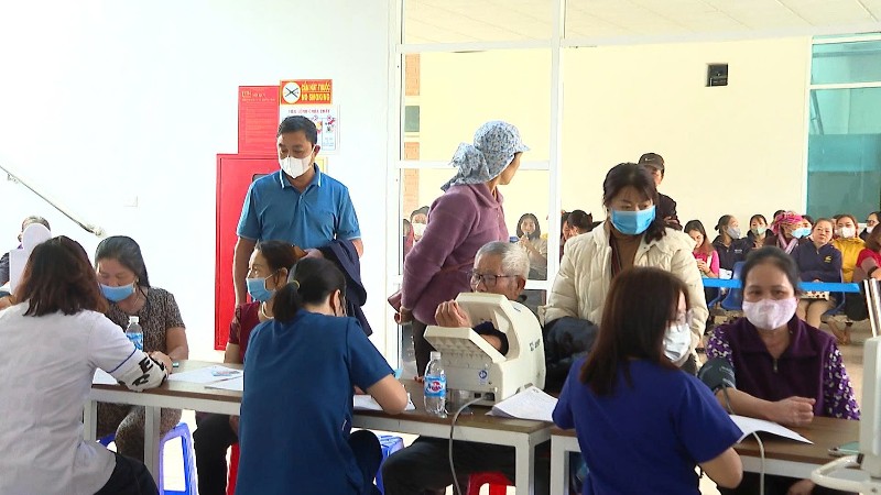 Quan tâm, chăm lo sức khỏe người cao tuổi