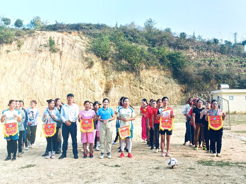 Tích cực hưởng ứng, tham gia các cuộc vận động, phong trào thi đua