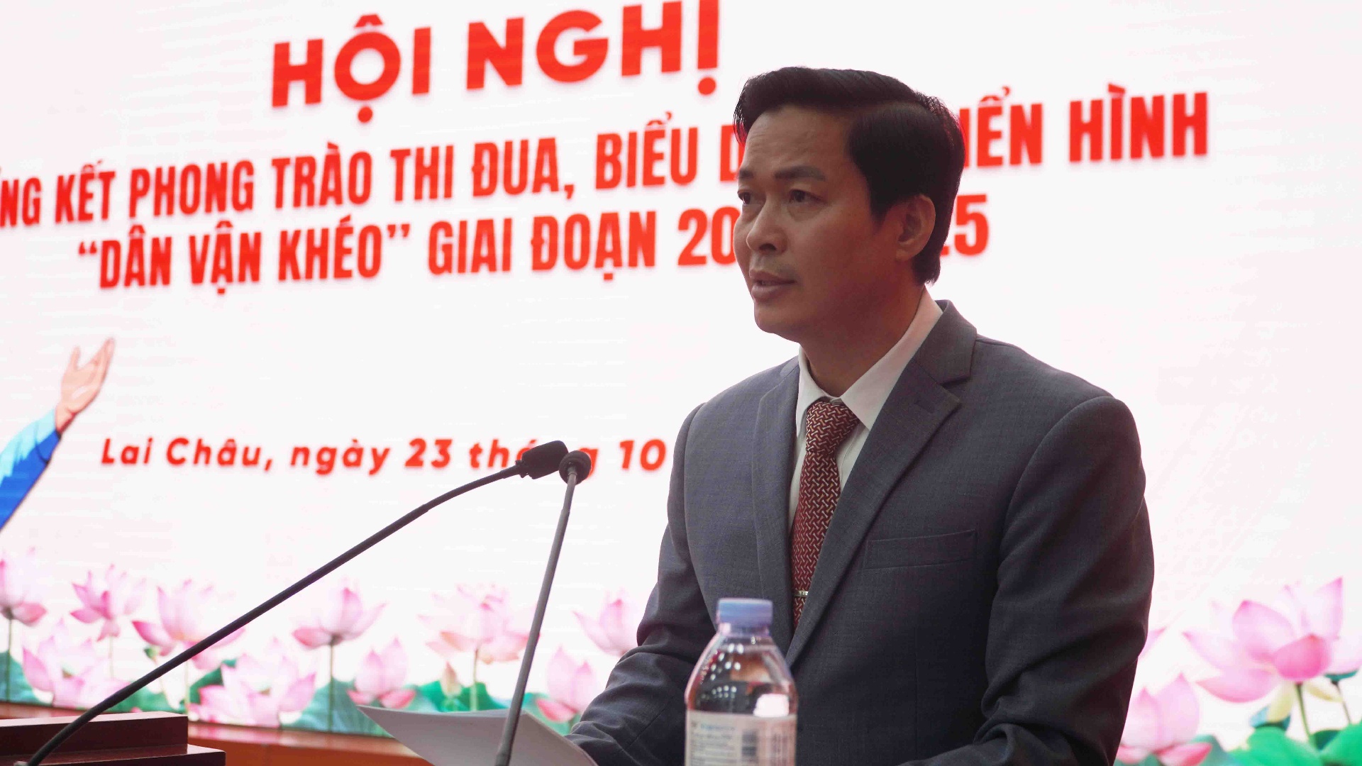 Nguyễn Đình Toán - Phó Trưởng Ban Tuyên giáo và Dân vận Tỉnh ủy phát biểu khai mạc hội nghị.