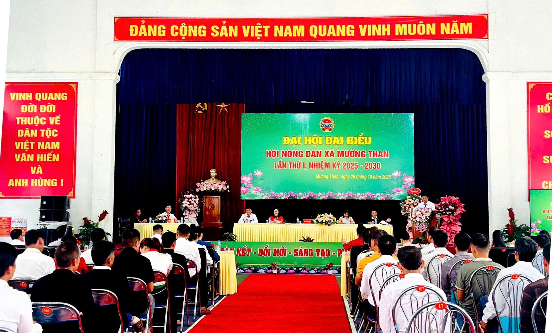 Quang cảnh đại hội. Quang cảnh đại hội.