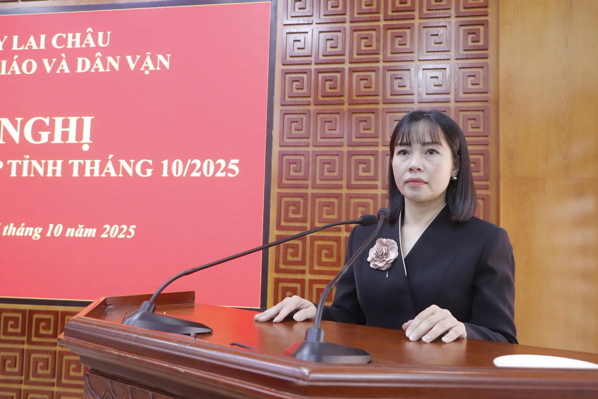Đồng chí Đào Thị Thanh Nhàn, Phó trưởng ban Thường trực, Ban Tuyên giáo và Dân vận Tỉnh ủy phát biểu định hướng tuyên truyền trong thời gian tới. Đồng chí Đào Thị Thanh Nhàn, Phó trưởng ban Thường trực, Ban Tuyên giáo và Dân vận Tỉnh ủy phát biểu định hướng tuyên truyền trong thời gian tới.