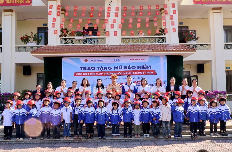 Sôi nổi hoạt động tuyên truyền Luật Trật tự, an toàn giao thông đường bộ