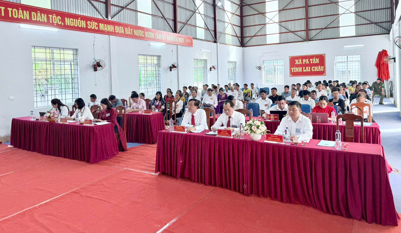 Các đại biểu dự đại hội. Các đại biểu dự đại hội.