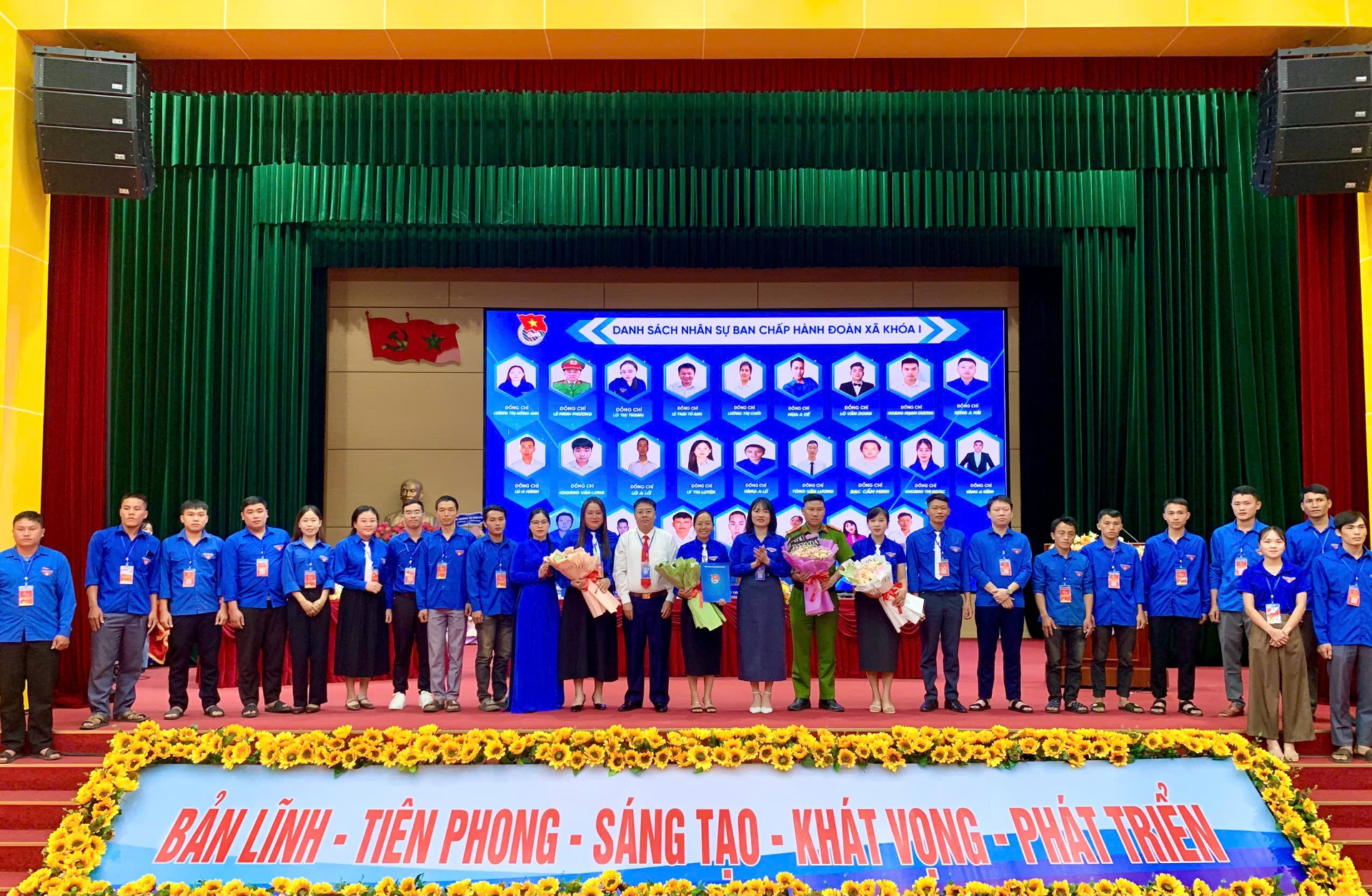 Ban Chấp hành Đoàn TNCS Hồ Chí Minh phường Đoàn Kết khoá I, nhiệm kỳ 2025-2030 ra mắt đại hội. Ban Chấp hành Đoàn TNCS Hồ Chí Minh phường Đoàn Kết khoá I, nhiệm kỳ 2025-2030 ra mắt đại hội.