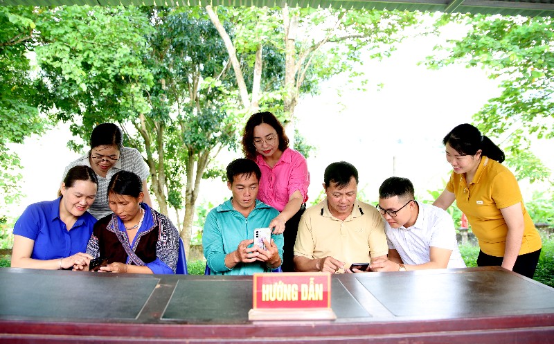 Mường Kim đẩy mạnh phong trào “Bình dân học vụ số”