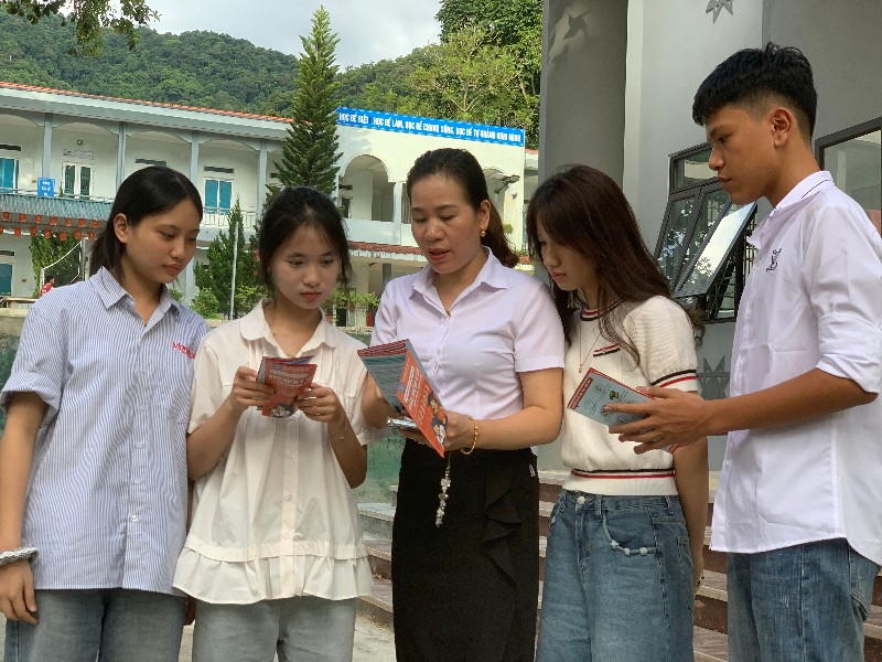 Tăng tỷ lệ bao phủ bảo hiểm y tế  học sinh, sinh viên