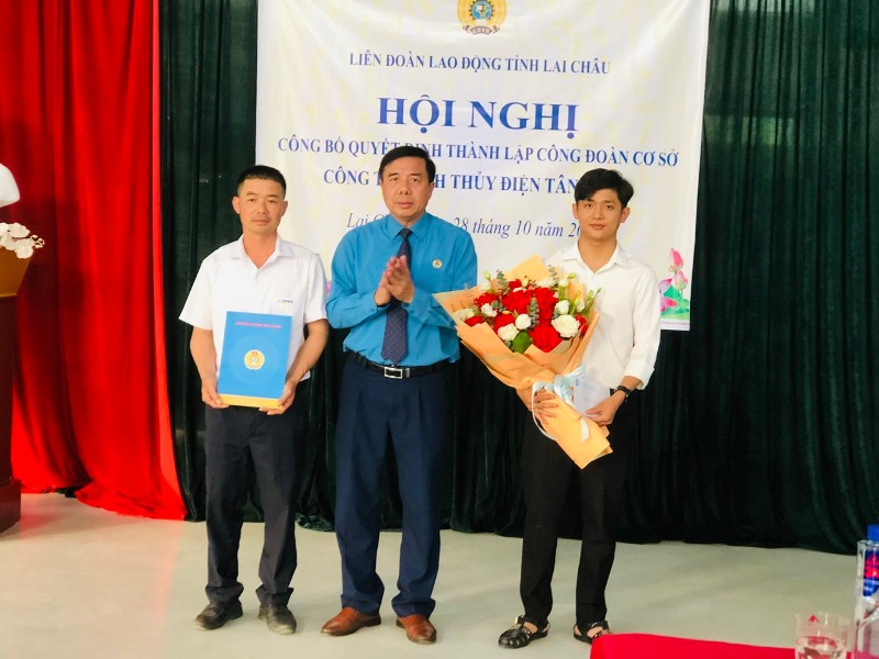 Công bố quyết định thành lập Công đoàn cơ sở Công ty TNHH Thủy điện Tân Uyên