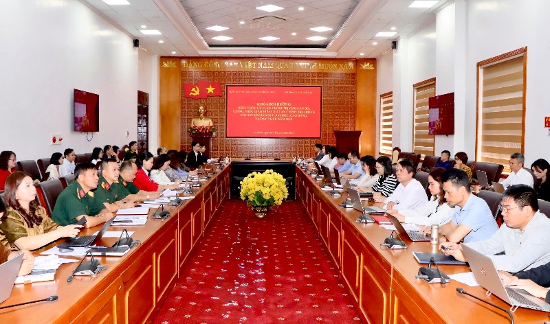 Khai mạc khóa bồi dưỡng kiến thức lý luận chính trị cho cán bộ, giảng viên, giáo viên lý luận chính trị